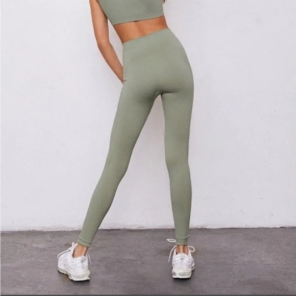 Set Active Sage Green Sculptflex Leggings Size S - Picture 2 of 6